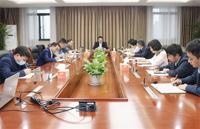 学校召开党委扩大会议传达学习贯彻党的二十大精神