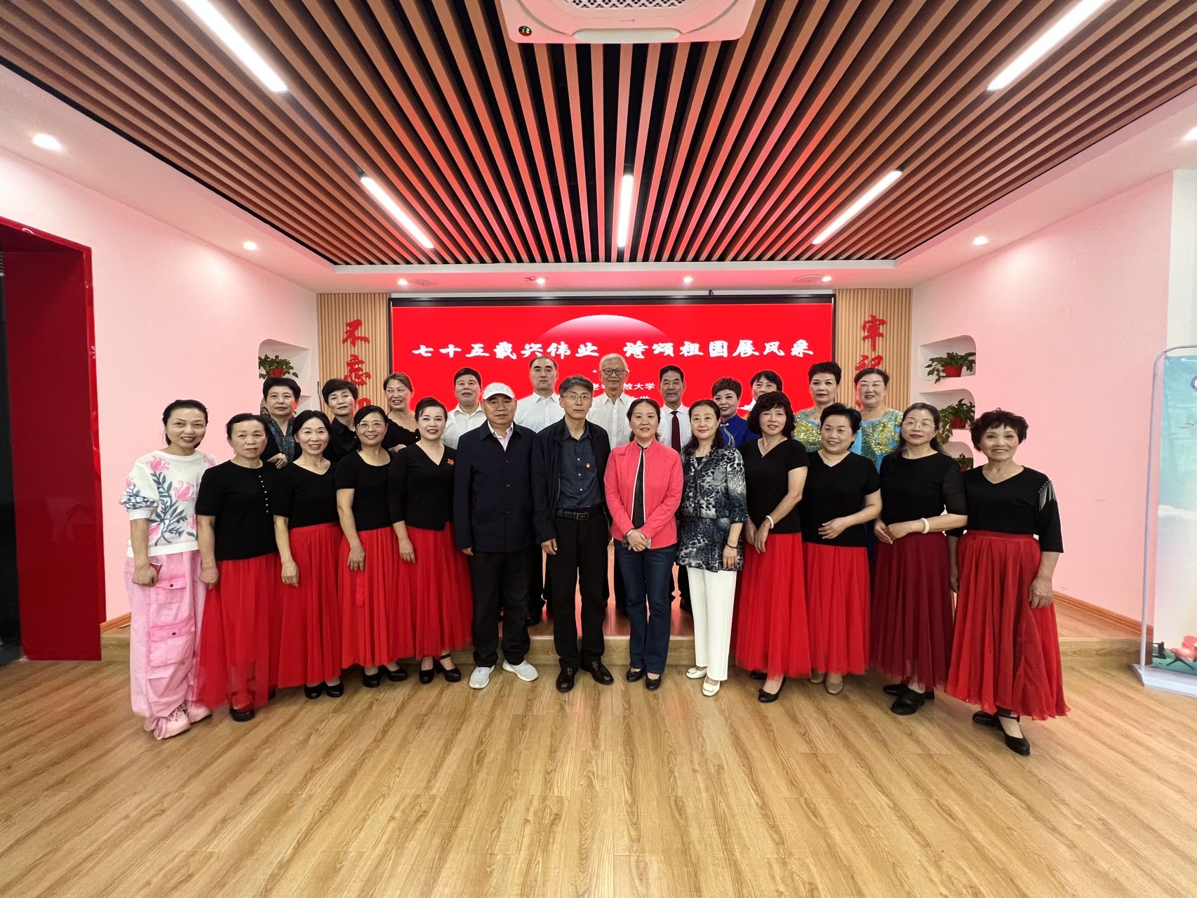 活动合影.jpg